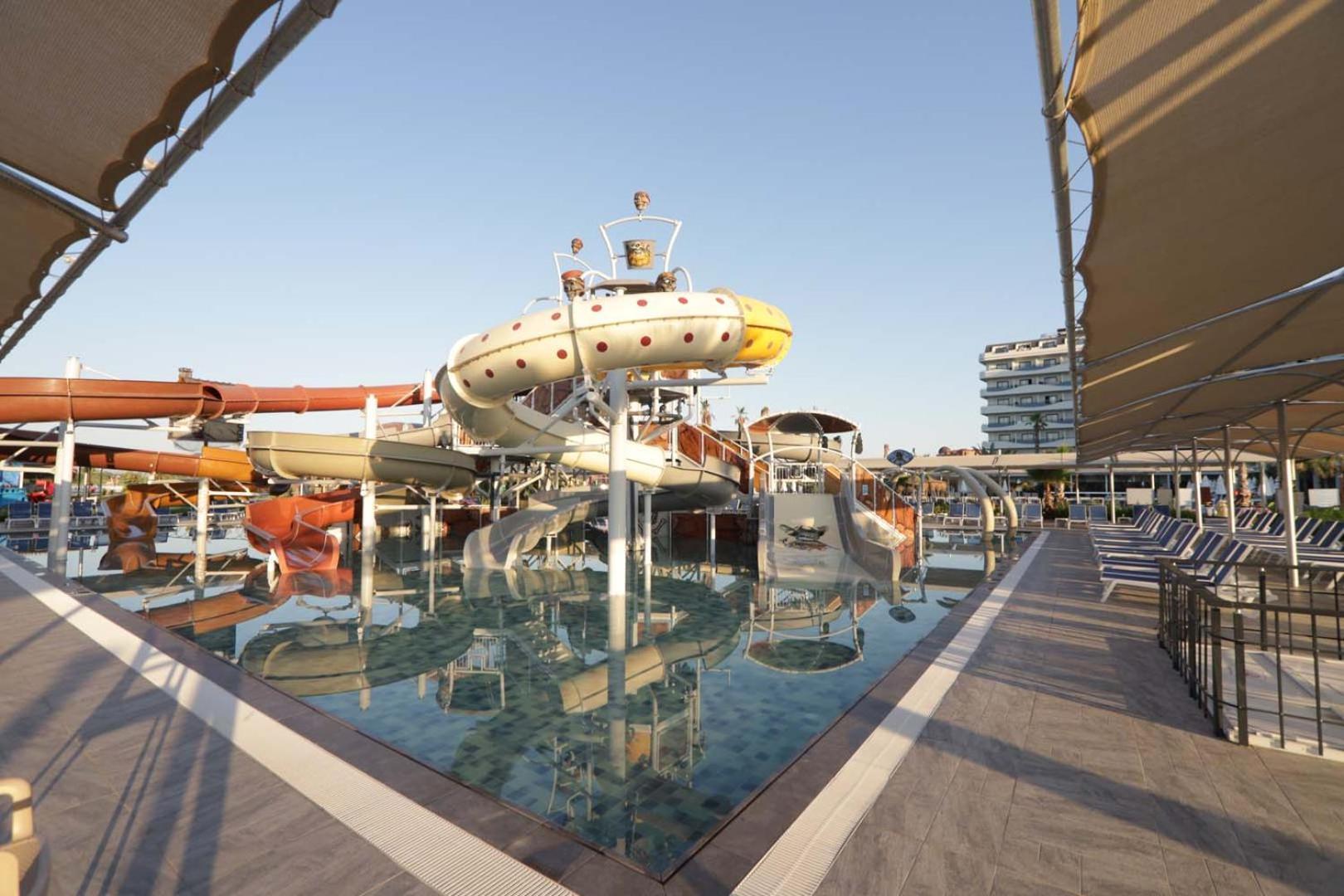 Dream Water World Hotel Side Exterior foto
